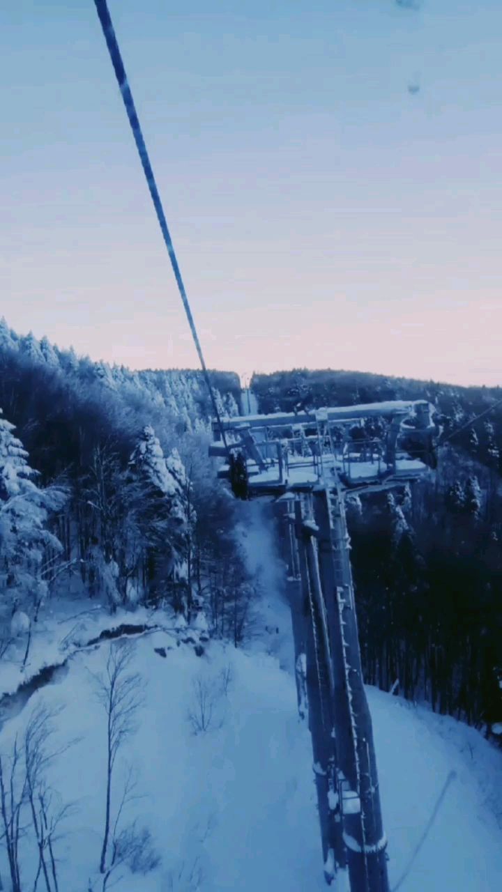 Uludağ'a teleferik yolculuğu..
🗻🗻
Cable car trip to Uludag.
🍷🍷
#uludağ #teleferik #bursateleferik #cablecar #bursa #turkey #uludağkayakmerkezi #ski #snowboarding #winter #winterwonderland #christmas #bursadagezilecekyerler #bursadayasam #bursayadairherşey #wintersport #travel #nature #mountainlife #skicenter #trip #travelreels #yemyesilbursam